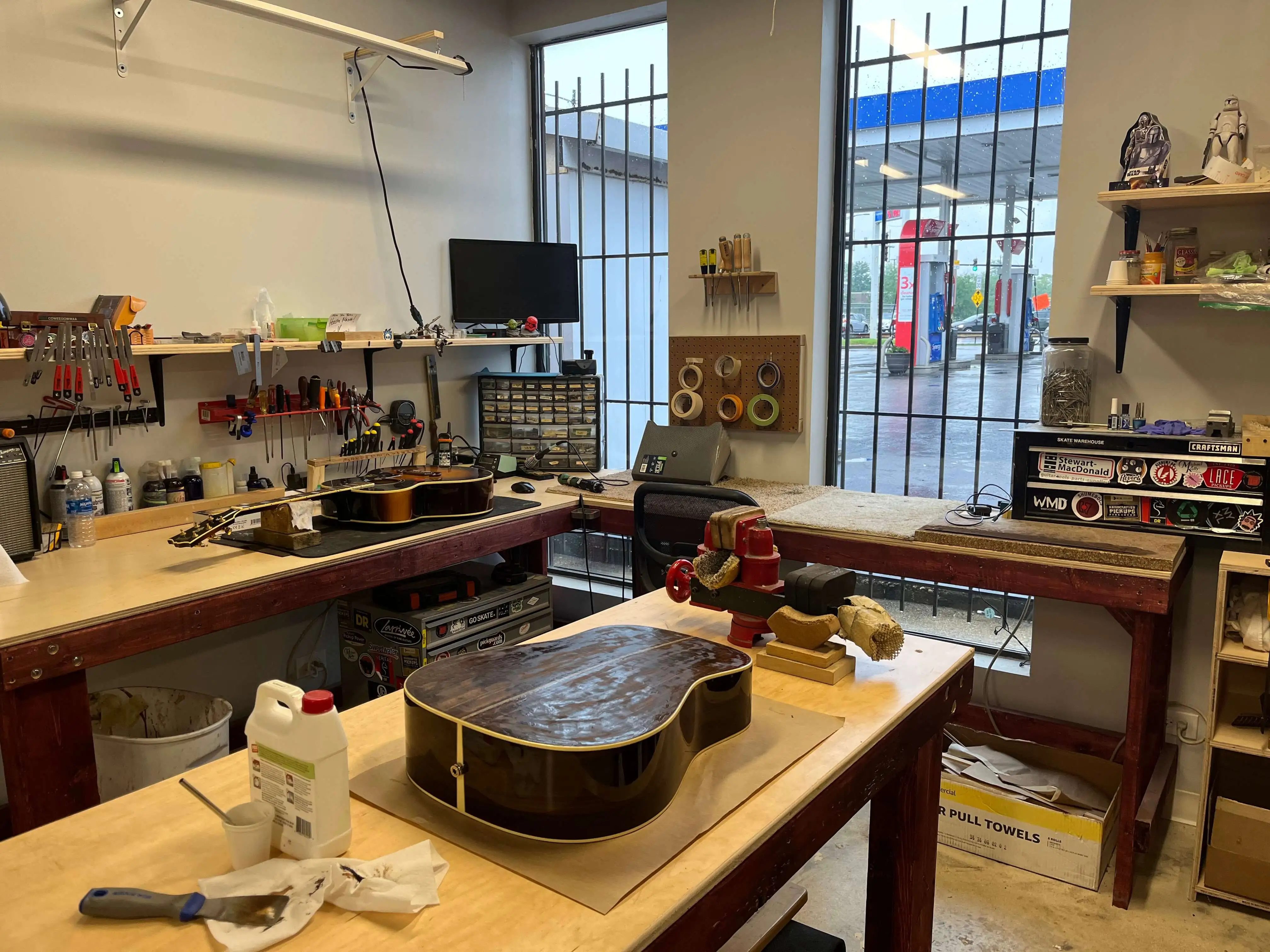 guitar-repair-shop-interior.webp (564 KB)